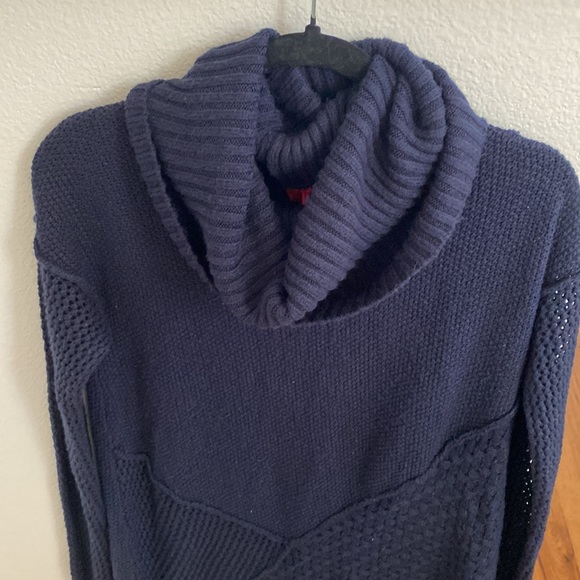 Blue sweater - Picture 2 of 3